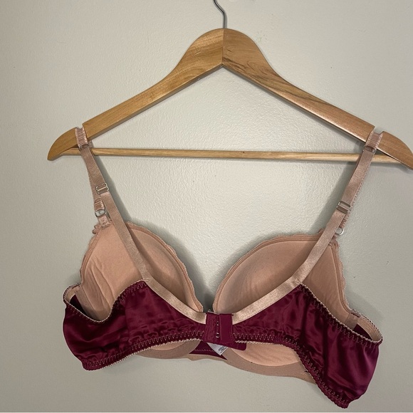 Victoria’s Secret Satin Bra - Picture 5 of 8